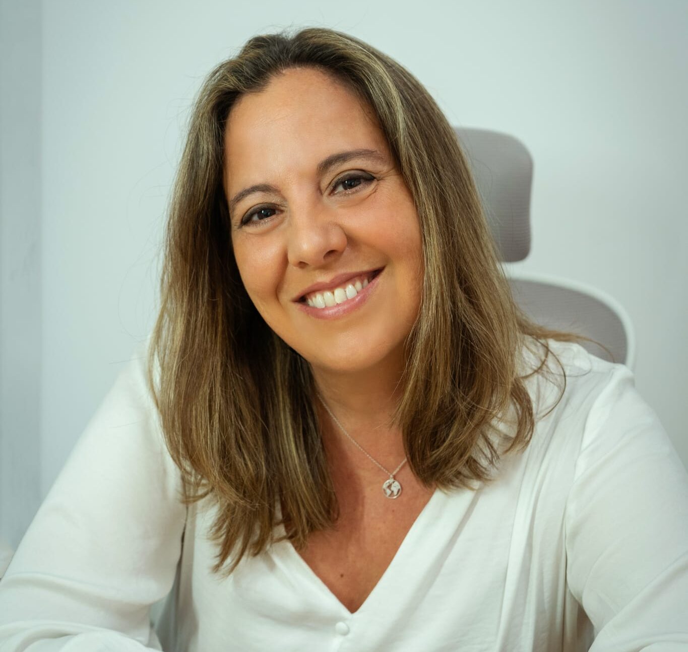 Retrato profesional de María Ángeles Jurado Martín, psicóloga en Málaga